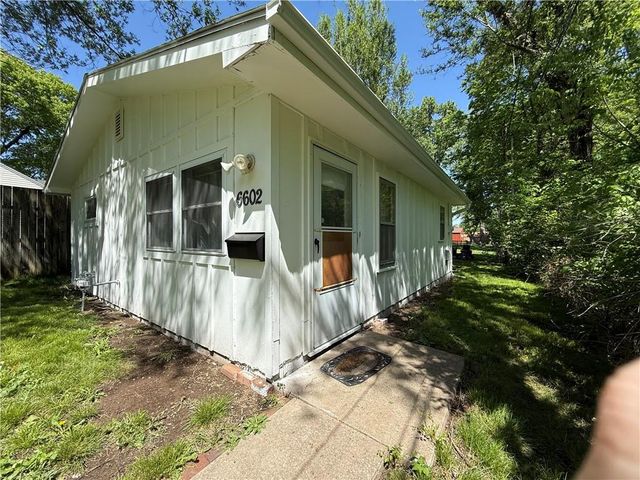 13227 Bennington Avenue, Grandview, MO 64030
