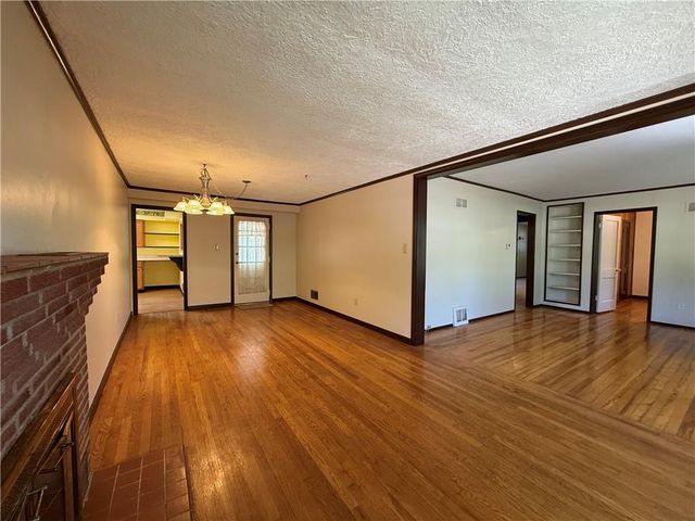 13227 Bennington Avenue, Grandview, MO 64030