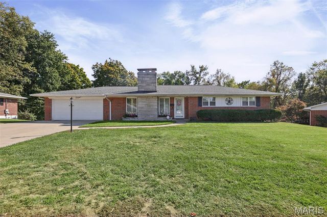208 Brentmoor Drive, Belleville, IL 62223