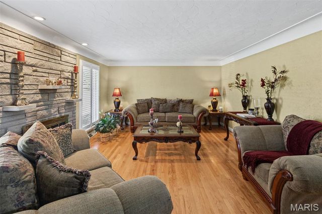 208 Brentmoor Drive, Belleville, IL 62223