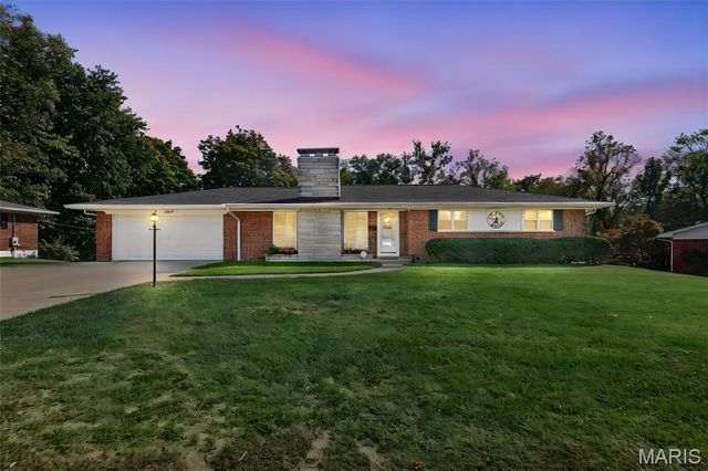 208 Brentmoor Drive, Belleville, IL 62223