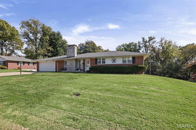 208 Brentmoor Drive, Belleville, IL 62223