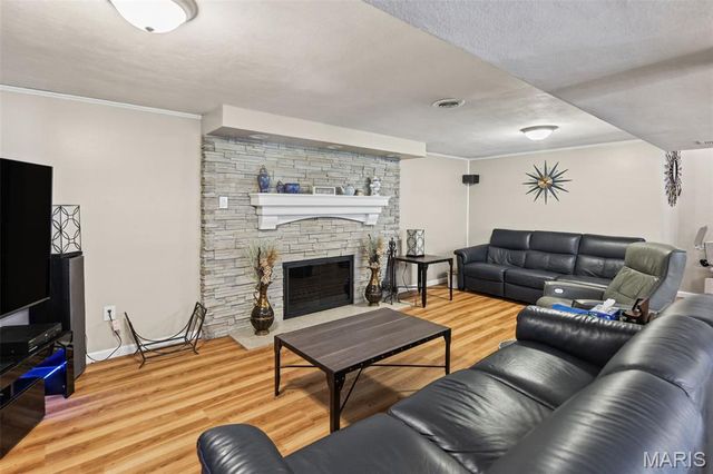 208 Brentmoor Drive, Belleville, IL 62223
