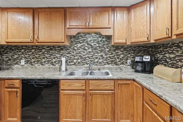 208 Brentmoor Drive, Belleville, IL 62223