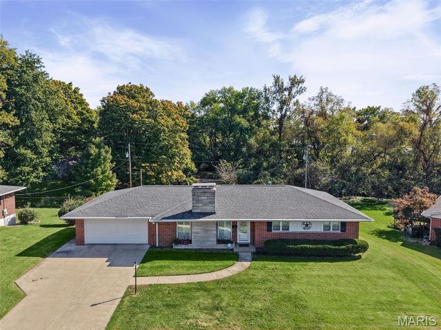208 Brentmoor Drive, Belleville, IL 62223
