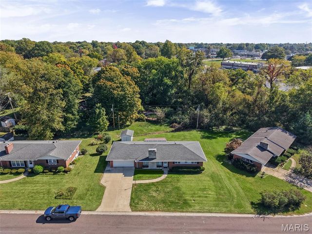 208 Brentmoor Drive, Belleville, IL 62223
