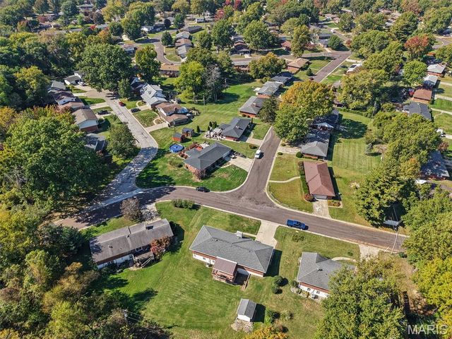 208 Brentmoor Drive, Belleville, IL 62223