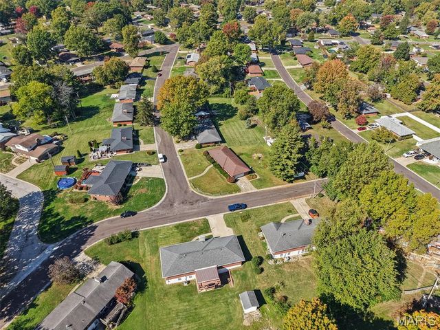 208 Brentmoor Drive, Belleville, IL 62223