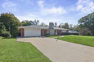 208 Brentmoor Drive, Belleville, IL 62223