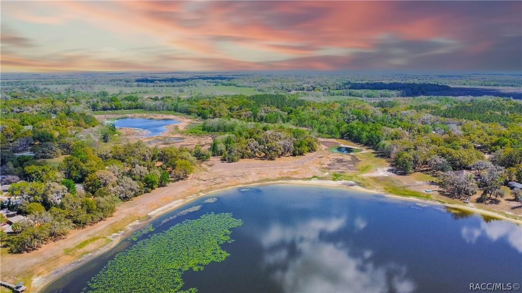 8050 S Baker Avenue, Floral City, FL 34436