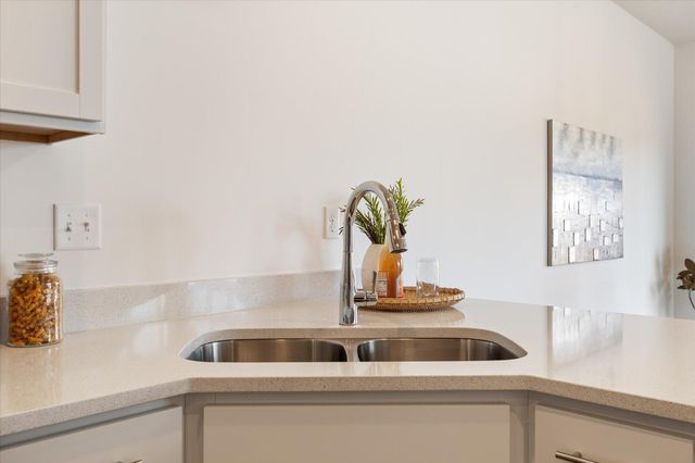 6733 Jorgensen Avenue S, Cottage Grove, MN 55016