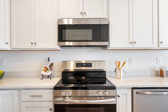 6733 Jorgensen Avenue S, Cottage Grove, MN 55016