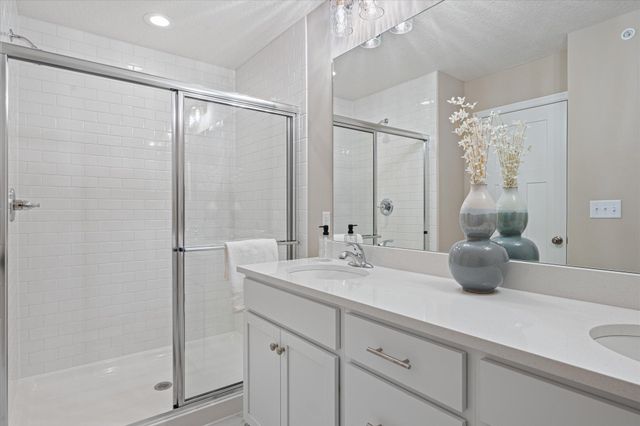 6733 Jorgensen Avenue S, Cottage Grove, MN 55016