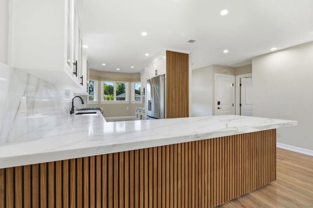 2125 Howard, San Carlos, CA 94070