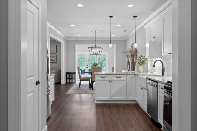 815 Wellstone Drive, Chattanooga, TN 37405