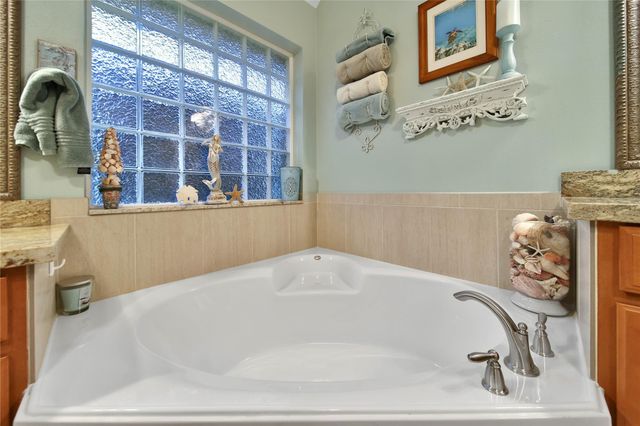 1833 Pembrook Circle, Conroe, TX 77301