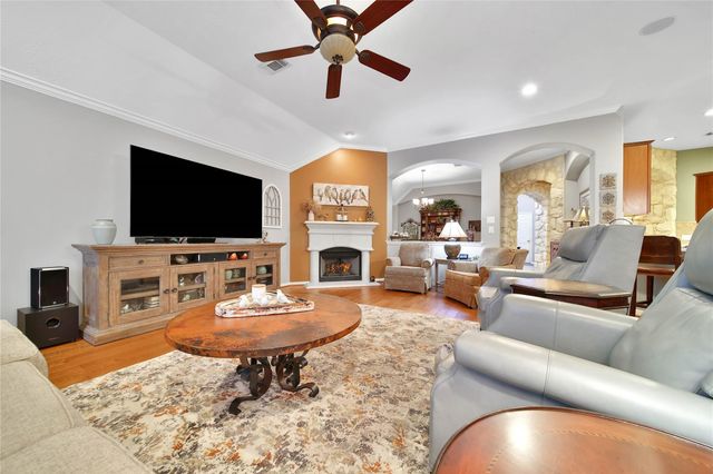 1833 Pembrook Circle, Conroe, TX 77301