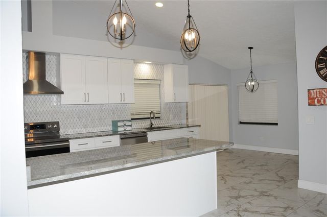 2106 WHITLOCK PLACE, Dover, FL 33527