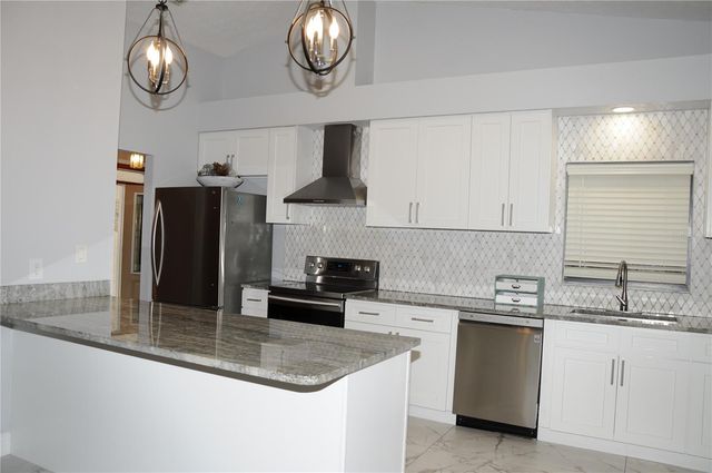 2106 WHITLOCK PLACE, Dover, FL 33527