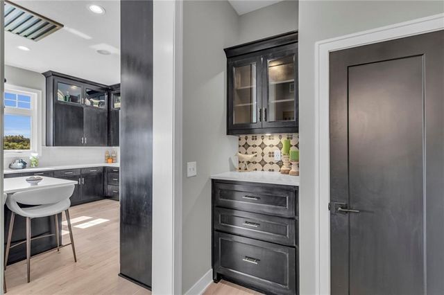 17385 W 169th Place, Olathe, KS 66062