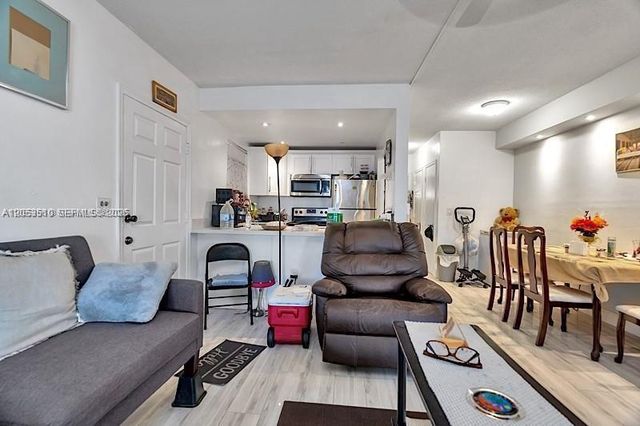 19000 NE 3rd Ct 405, Miami, FL 33179