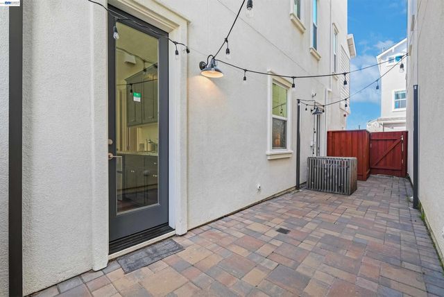 37645 Bay Crest Rd, Newark, CA 94560