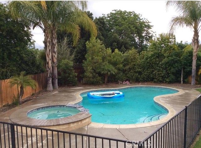 43 Valencia Lane, Redlands, CA 92374