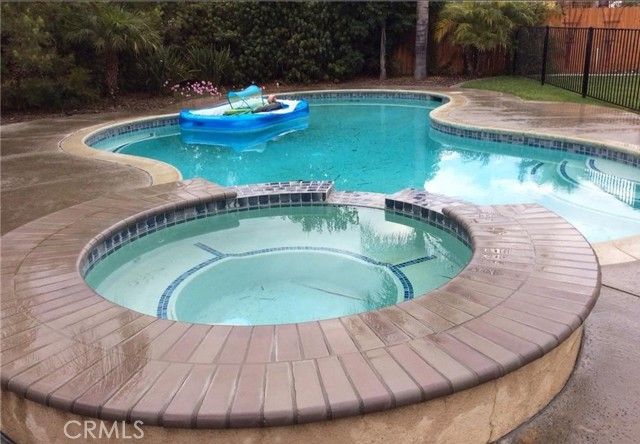 43 Valencia Lane, Redlands, CA 92374