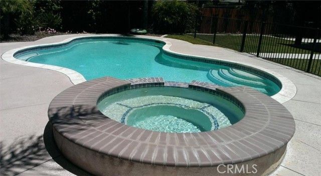 43 Valencia Lane, Redlands, CA 92374