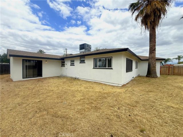 490 Avignon Court, Riverside, CA 92501