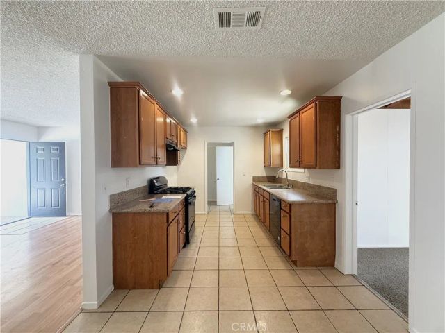 490 Avignon Court, Riverside, CA 92501