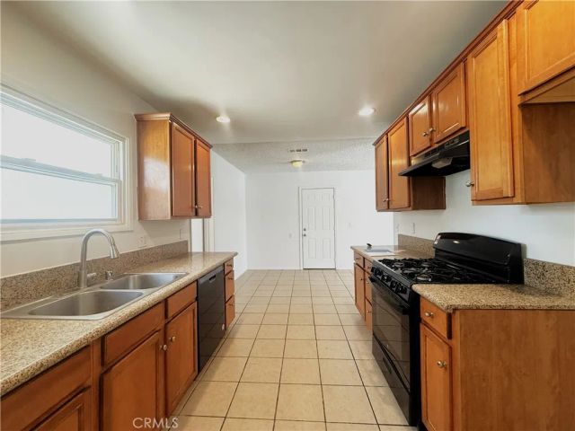 490 Avignon Court, Riverside, CA 92501