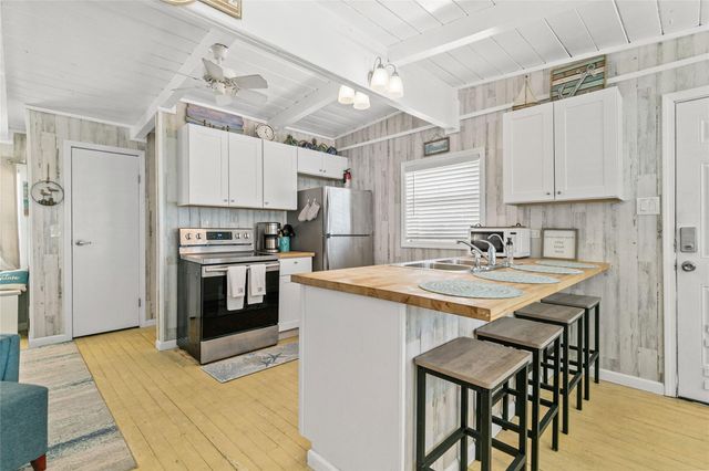 321 Pompano Lane, Surfside Beach, TX 77541