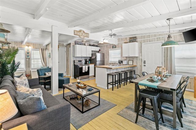 321 Pompano Lane, Surfside Beach, TX 77541