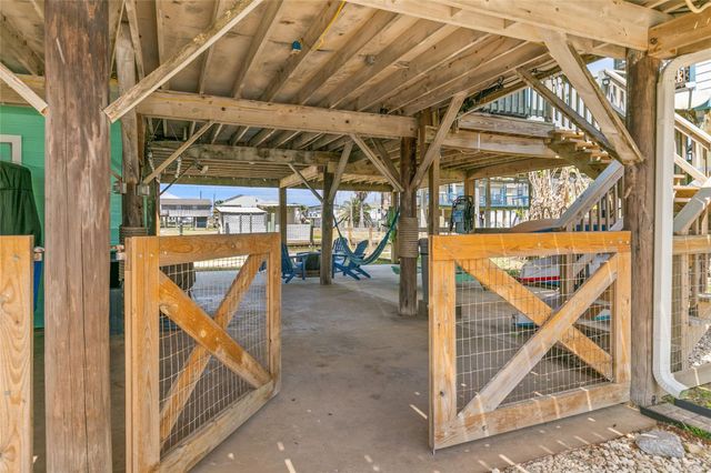 321 Pompano Lane, Surfside Beach, TX 77541