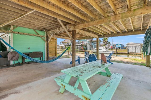 321 Pompano Lane, Surfside Beach, TX 77541