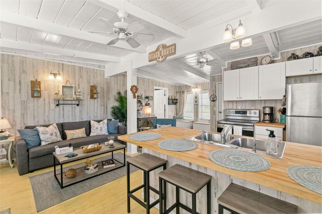 321 Pompano Lane, Surfside Beach, TX 77541