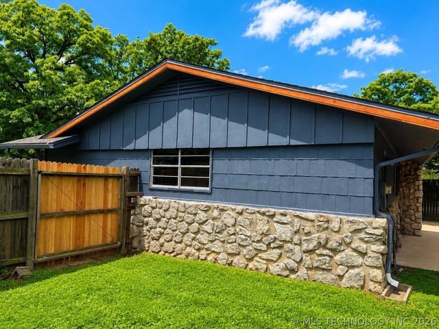 2403 W Newton Place, Tulsa, OK 74127
