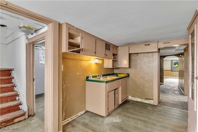 258 Seneca Avenue NE, Warren, OH 44481