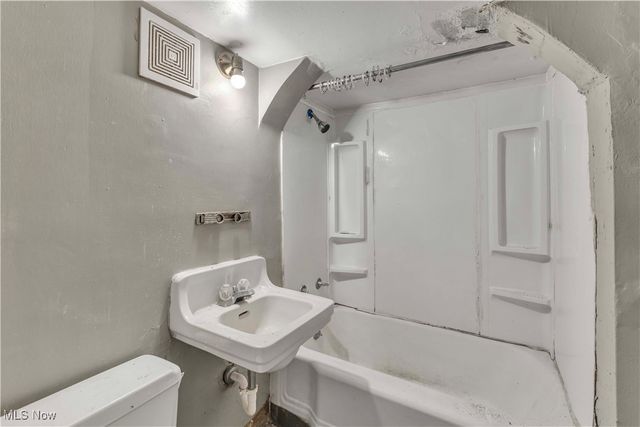 258 Seneca Avenue NE, Warren, OH 44481