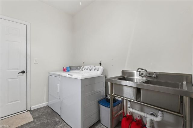 6123 Roland Smith DR, Gloucester, VA 23061