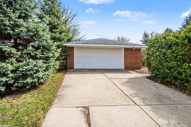 3902 Springer Avenue, Royal Oak, MI 48073