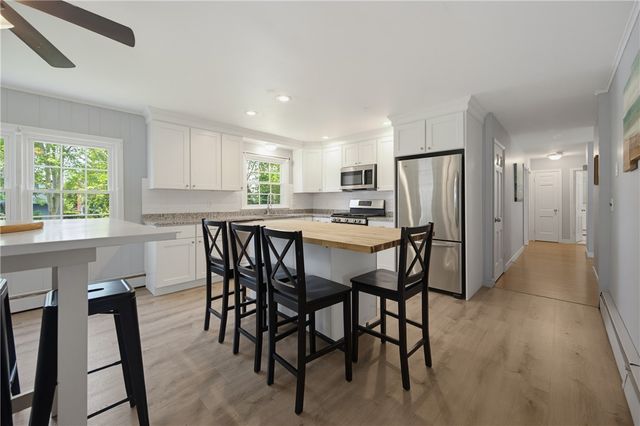 34 Foxhill Avenue, Bristol, RI 02809