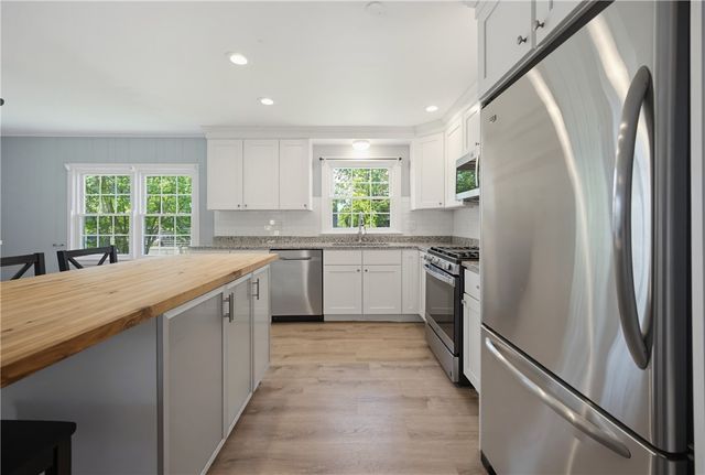 34 Foxhill Avenue, Bristol, RI 02809