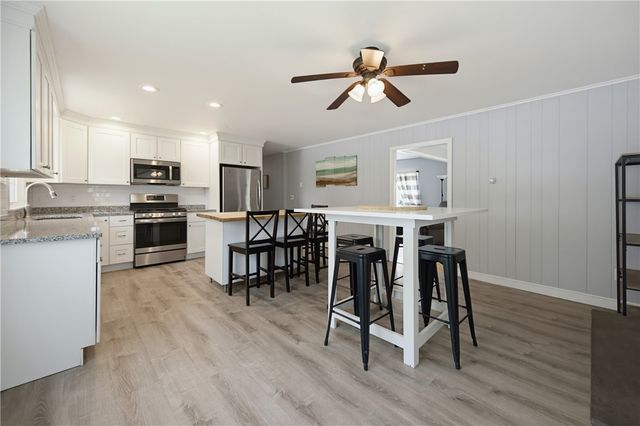 34 Foxhill Avenue, Bristol, RI 02809