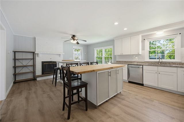 34 Foxhill Avenue, Bristol, RI 02809