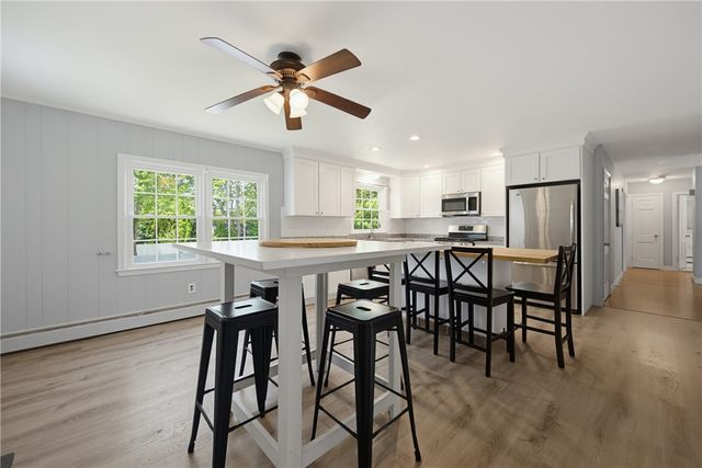 34 Foxhill Avenue, Bristol, RI 02809