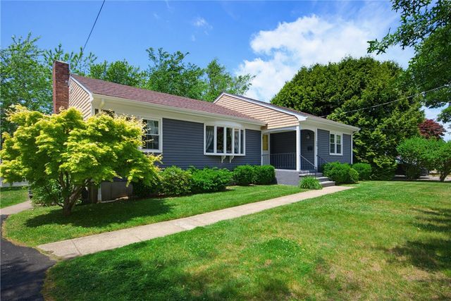 34 Foxhill Avenue, Bristol, RI 02809