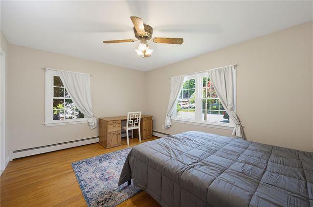 34 Foxhill Avenue, Bristol, RI 02809