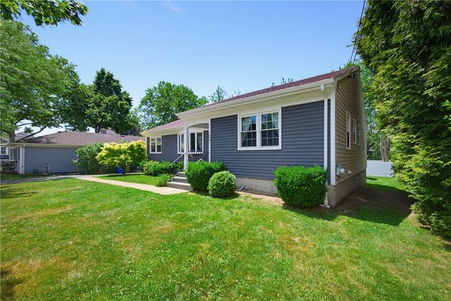 34 Foxhill Avenue, Bristol, RI 02809